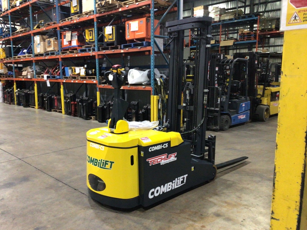 54670 - 2023 COMBILIFT CS 4400LBS