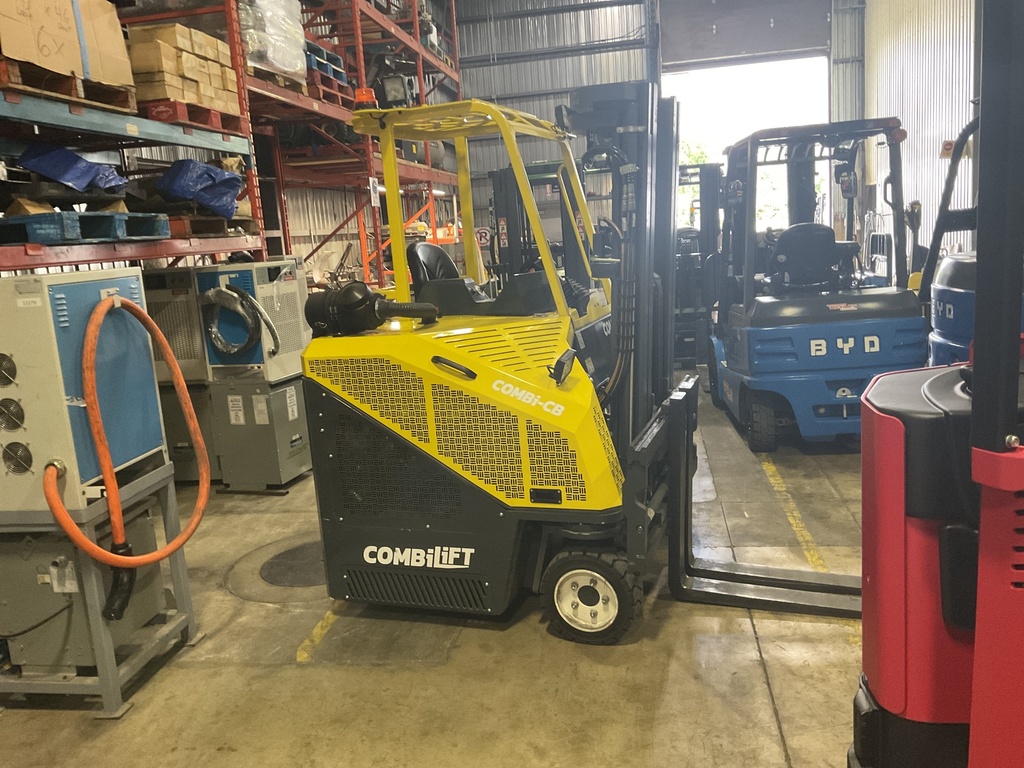 54336 - 2022 COMBILIFT 6000LBS