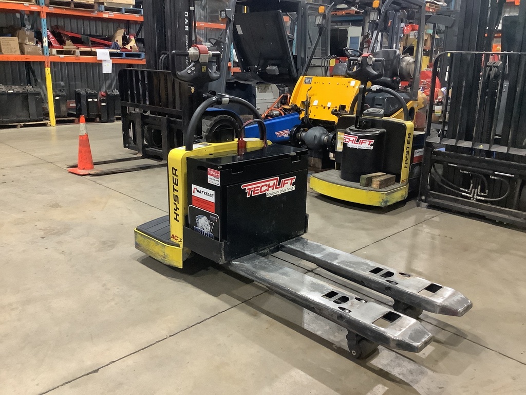 L-2385 - 2016 HYSTER 6000LBS